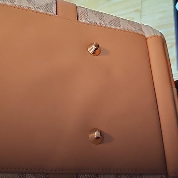 Designer Inspired Dog Travel Bag - Picture 6 of 7